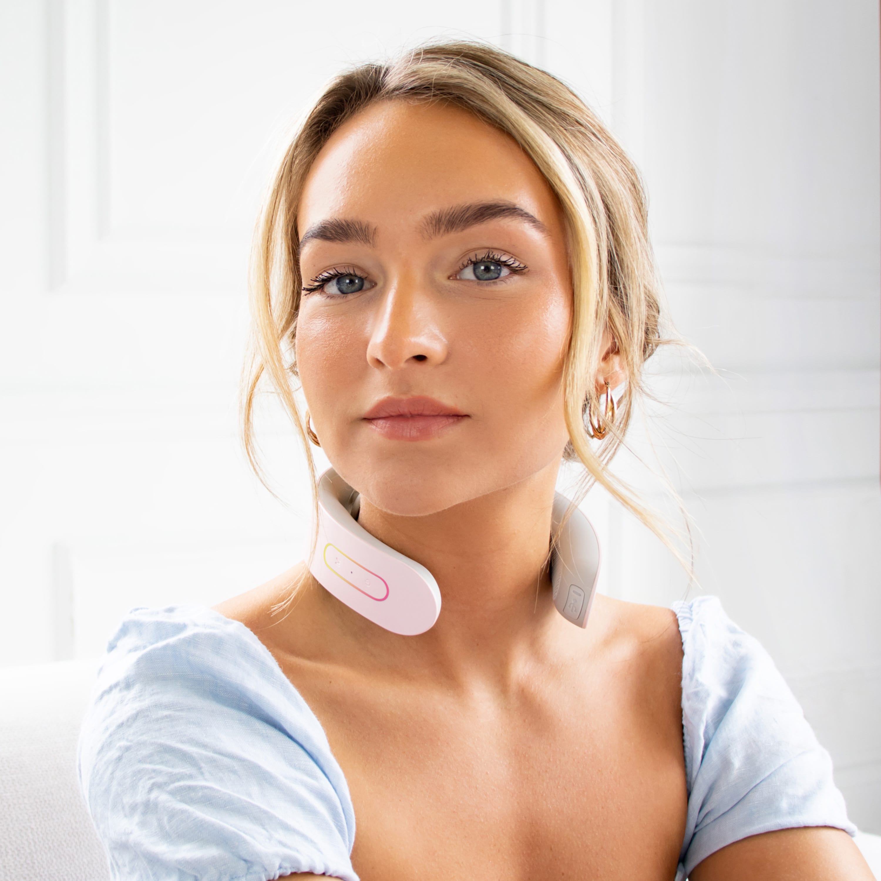 Masajeador cervical inteligente con calor y terapia de impulsos